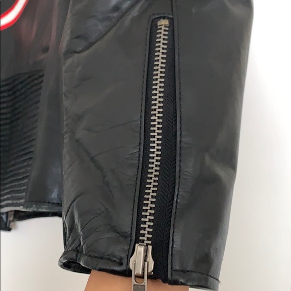 Wilson’s Leather - Picture 8 of 9